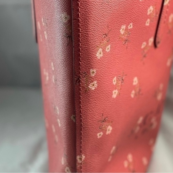 Coach Highline Tote in Floal Print. - Picture 7 of 8